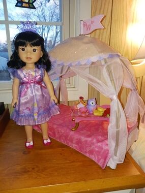 American Girl Wellie Wisher Doll Emerson Princess Canopy Bed Breakfast Tray
